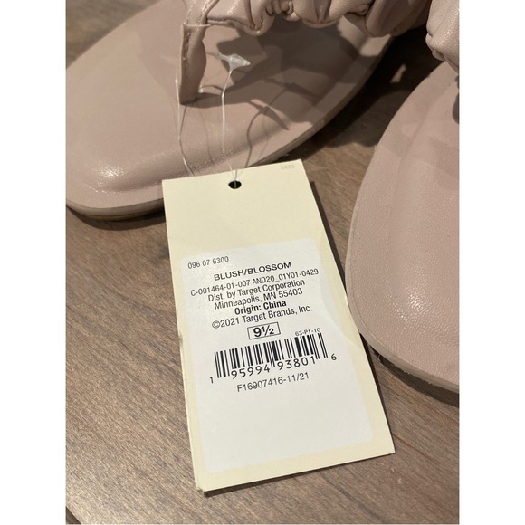 **FINAL PRICE**  Women’s ‘a new day’ sandals - Picture 6 of 6